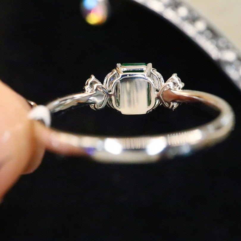 14k Gold 0.81 Ctw Vivid Green Natural Emerald & Diamond Ring - 4