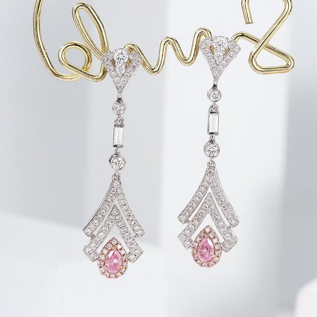 14k Gold 0.95 Ctw Natural Pink Diamond & Diamond Earrings: Ref:230972352 // gold content:14k gold // main gemstone:pink diamond // shape:pear // carat weight:0. 26ct // color:pink // treatment:natural // // adjacent gemstone 2 : diamond // shape:multiply //