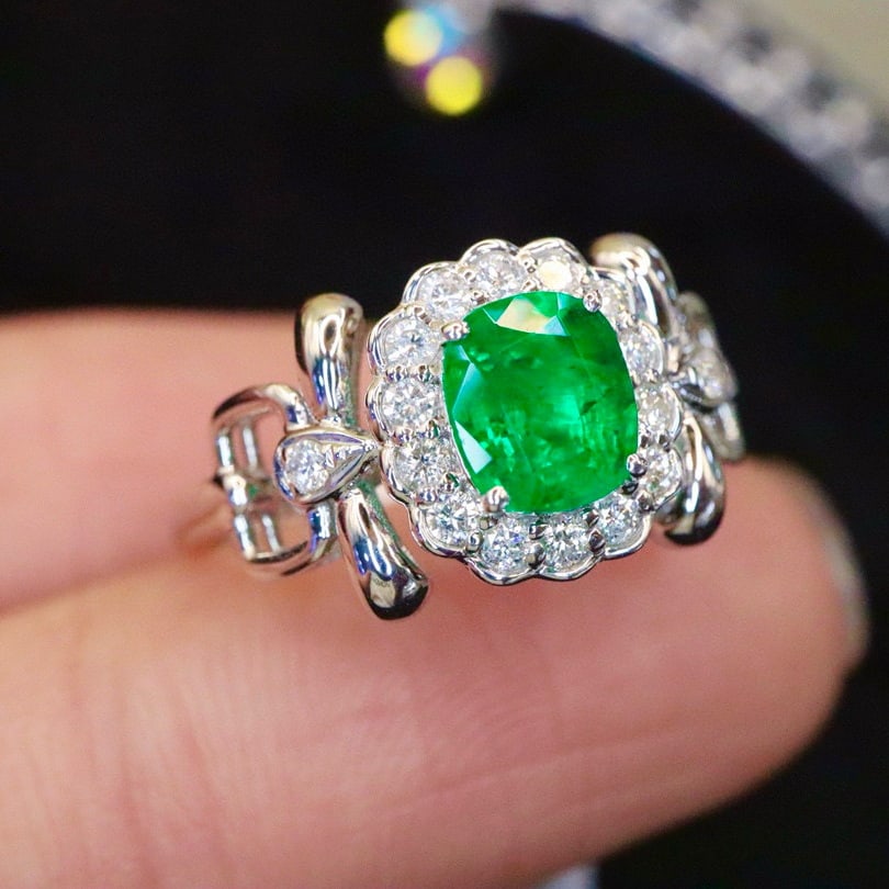 14k Gold 1.02 Ctw Vivid Green Natural Emerald & Diamond Ring - 2