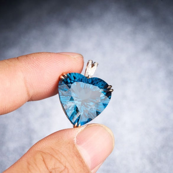 14k Gold 22.39 Ct Natural Topaz & Diamond Pendant( Without Chain ) - 4