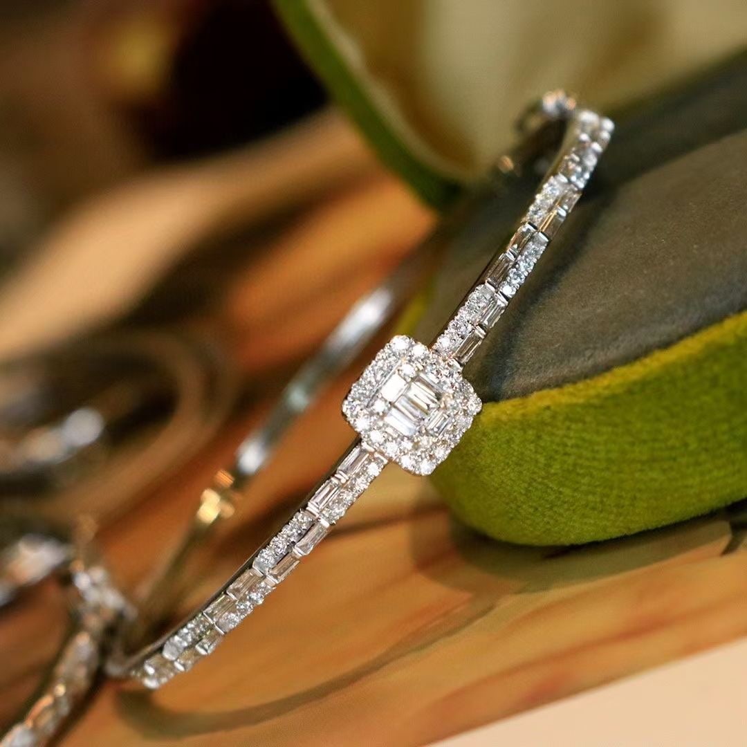 14k Gold 0.85 Ct Natural H Diamond Bangle - 3