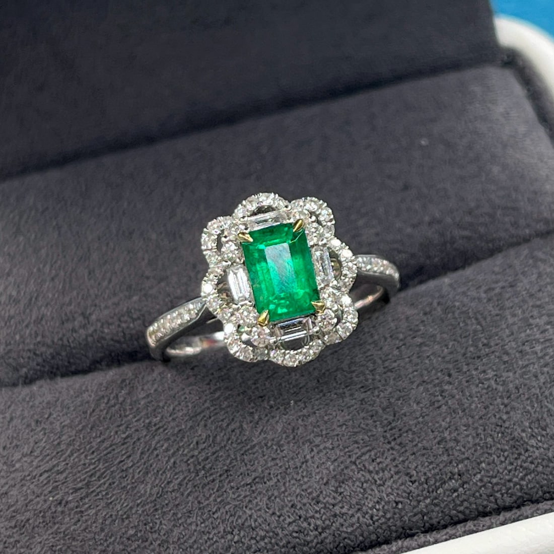 14k Gold 1.40 Ctw Vivid Green Natural Emerald & Diamond Ring/pendant( Without Chain ) - 2