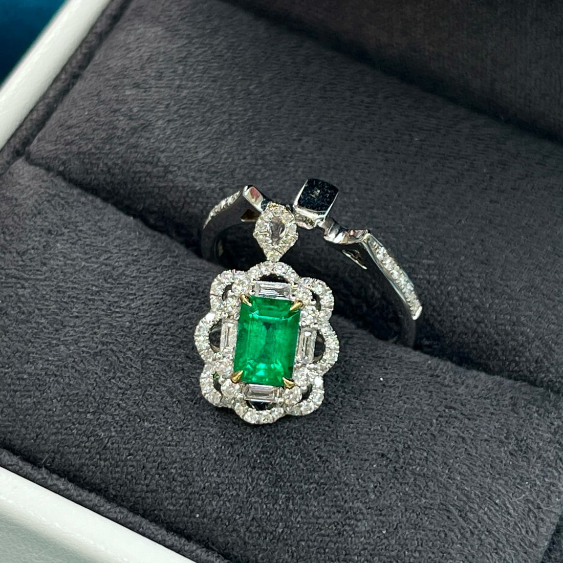 14k Gold 1.40 Ctw Vivid Green Natural Emerald & Diamond Ring/pendant( Without Chain ) - 3