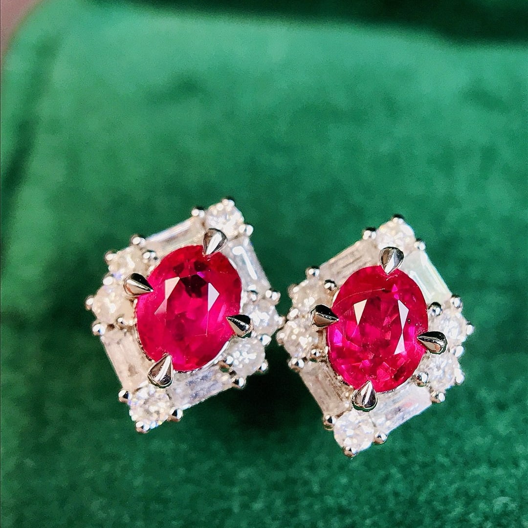 14k Gold 1.27 Ctw Natural Ruby & Diamond Earrings: Ref:230973032 // gold content:14k gold // main gemstone:ruby // shape:oval // carat weight:0. 94ct // color:red // treatment:natural // // adjacent gemstone 2 : diamond // shape:multiply // carat