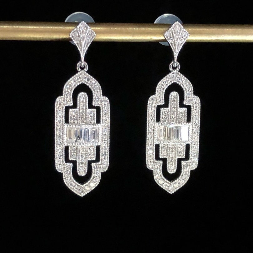 14k Gold 0.60 Ct Natural H Diamond Earrings: Ref:230973005 // gold content:14k gold // main gemstone:diamond // shape:multiply // carat weight:0. 60ct // clarity grade:vs-si // color:h // treatment:natural // Low Estimate: 3700 Condition: New