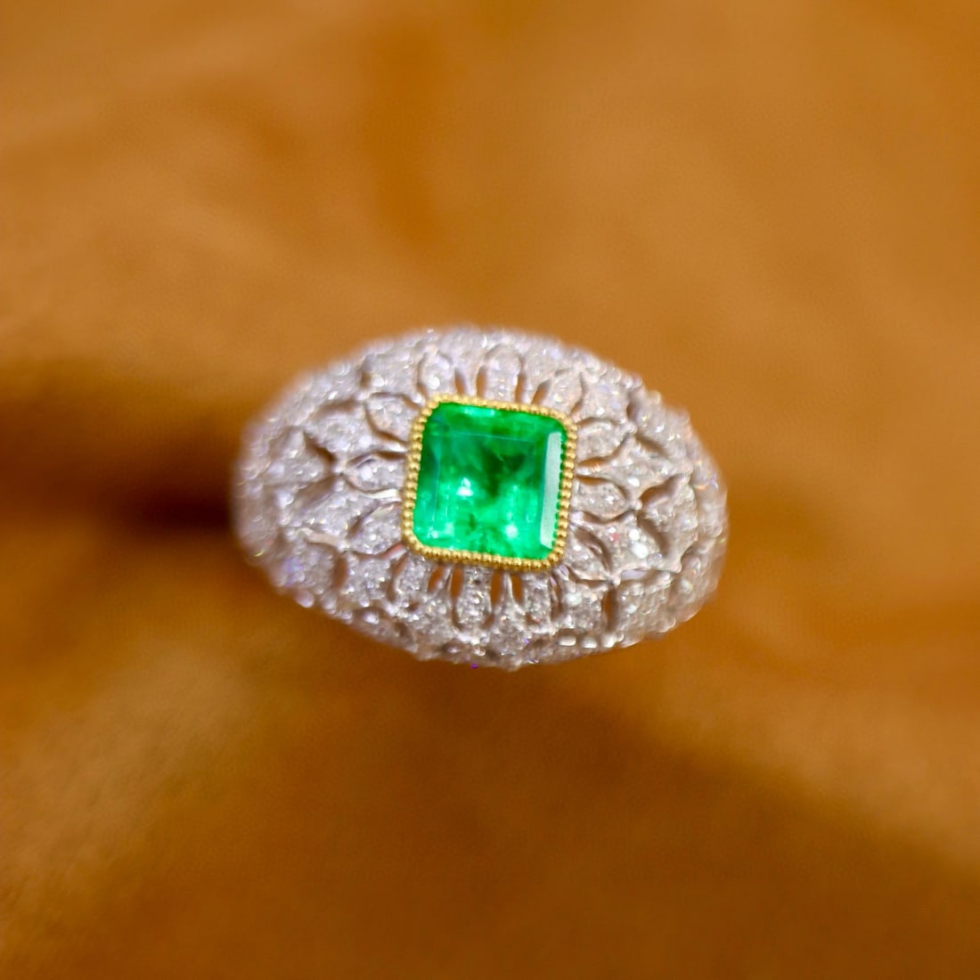 14k Gold 1.53 Ctw Vivid Green Natural Emerald & Diamond Ring: Ref:230973015 // gold content:14k gold // ring size:7. 25us // // main gemstone:emerald // shape:octagonal // carat weight:1. 07ct // color:vivid green // treatment:natural // // adjacent gemstone 2