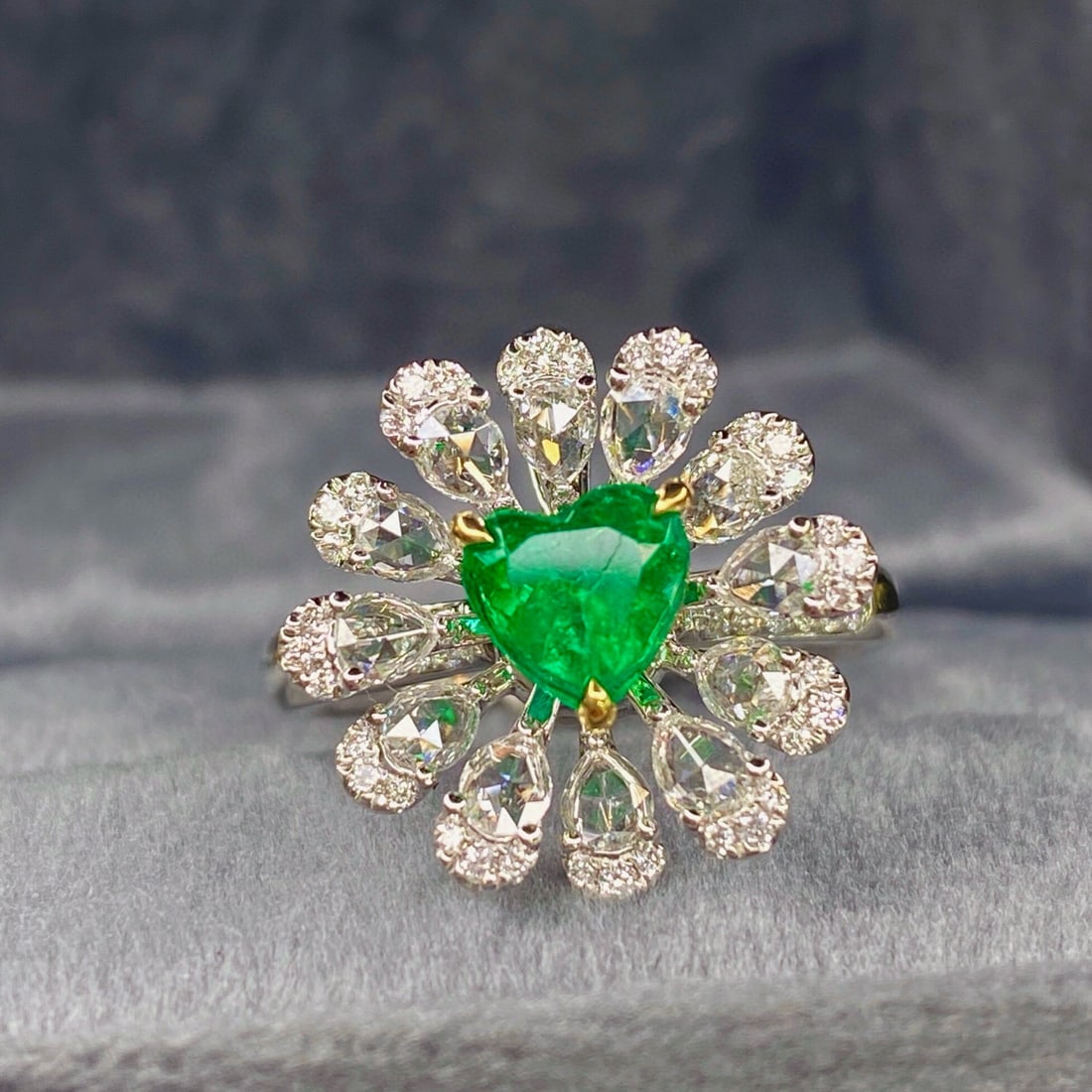 14k Gold 1.47 Ctw Vivid Green Natural Emerald & Diamond Ring: Ref:230973061 // gold content:14k gold // ring size:7. 25us // // main gemstone:emerald // shape:heart // carat weight:0. 66ct // color:vivid green // treatment:natural // // adjacent gemstone 2 :
