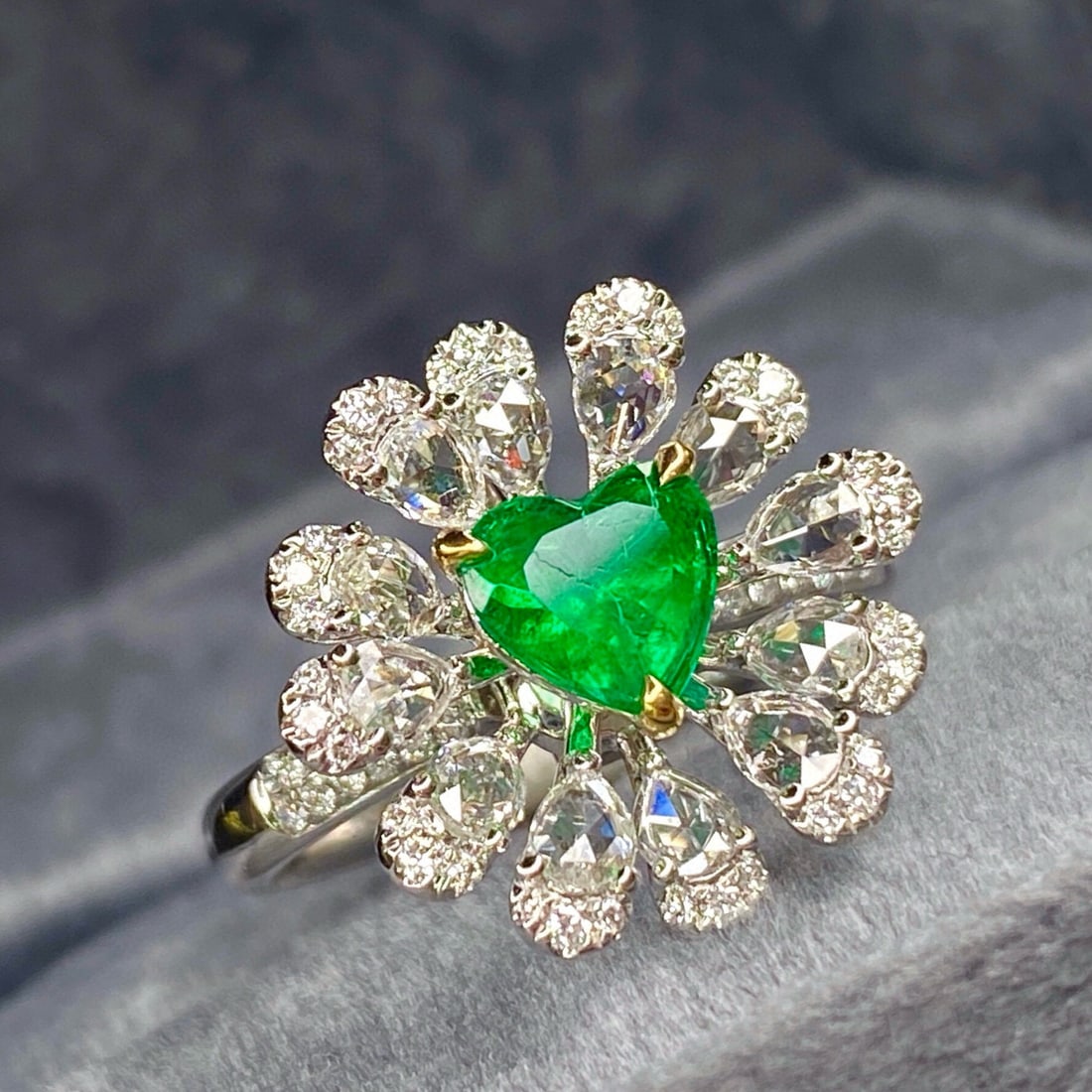 14k Gold 1.47 Ctw Vivid Green Natural Emerald & Diamond Ring - 2