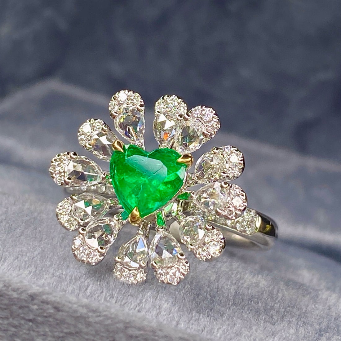 14k Gold 1.47 Ctw Vivid Green Natural Emerald & Diamond Ring - 5