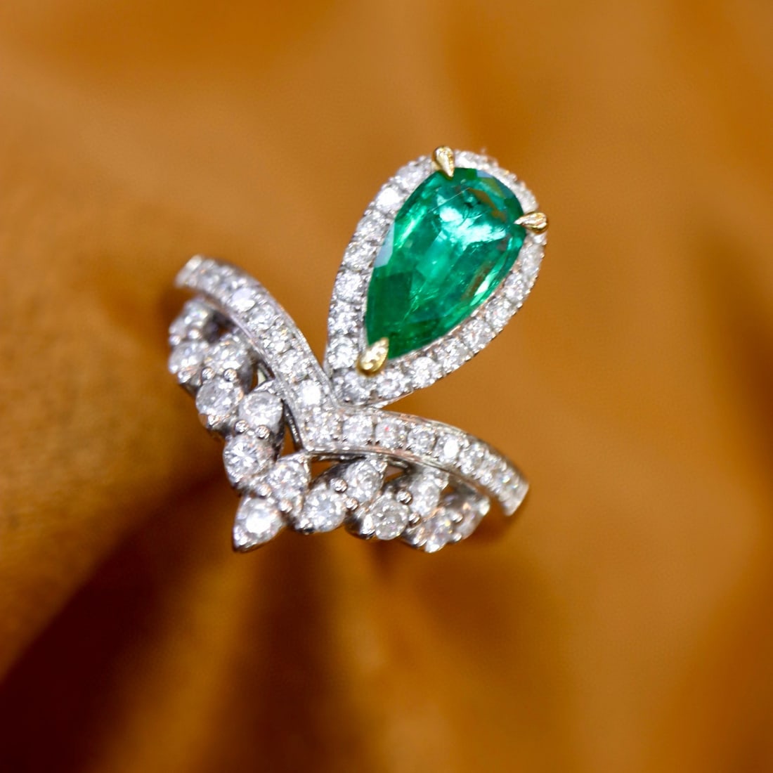 14k Gold 1.88 Ctw Natural Emerald & Diamond Ring - 2
