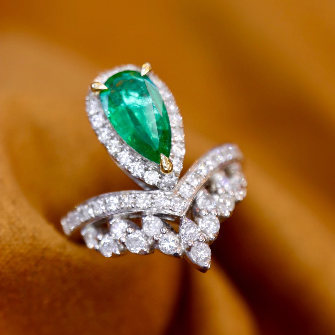 14k Gold 1.88 Ctw Natural Emerald & Diamond Ring - 3