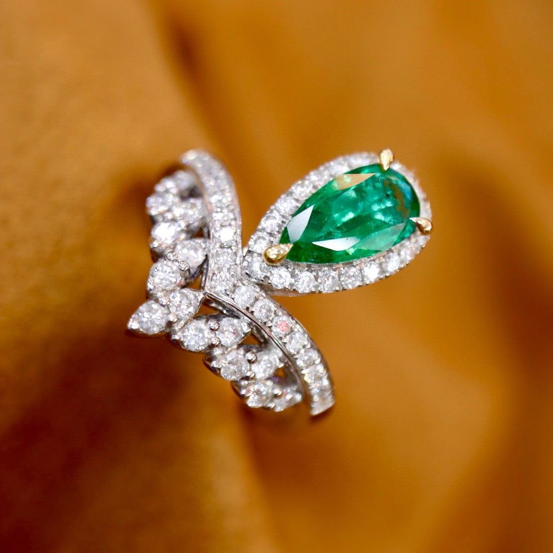 14k Gold 1.88 Ctw Natural Emerald & Diamond Ring - 4