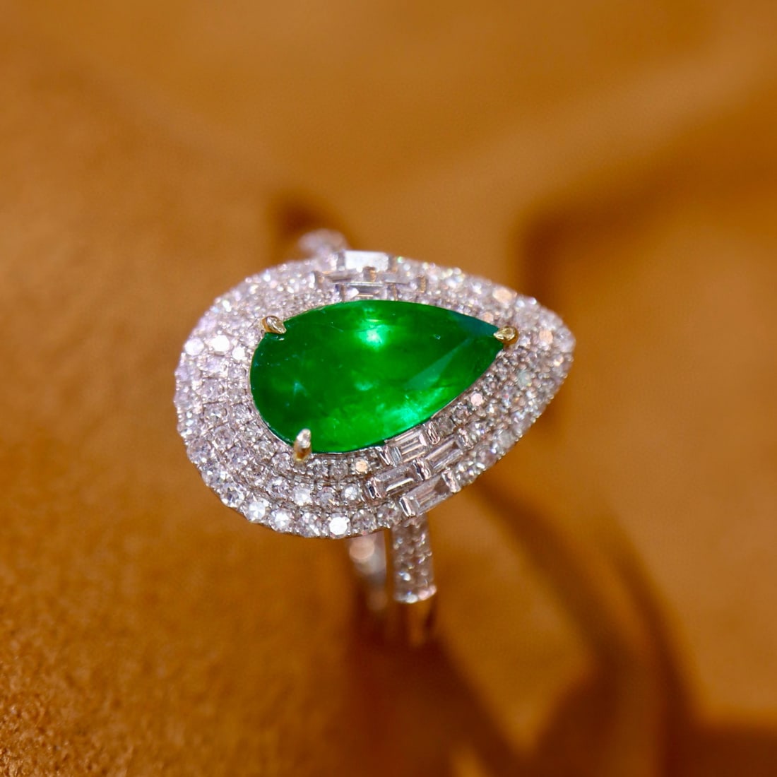 14k Gold 2.15 Ctw Vivid Green Natural Emerald & Diamond Ring - 2