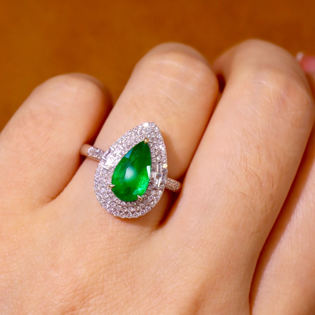 14k Gold 2.15 Ctw Vivid Green Natural Emerald & Diamond Ring - 3