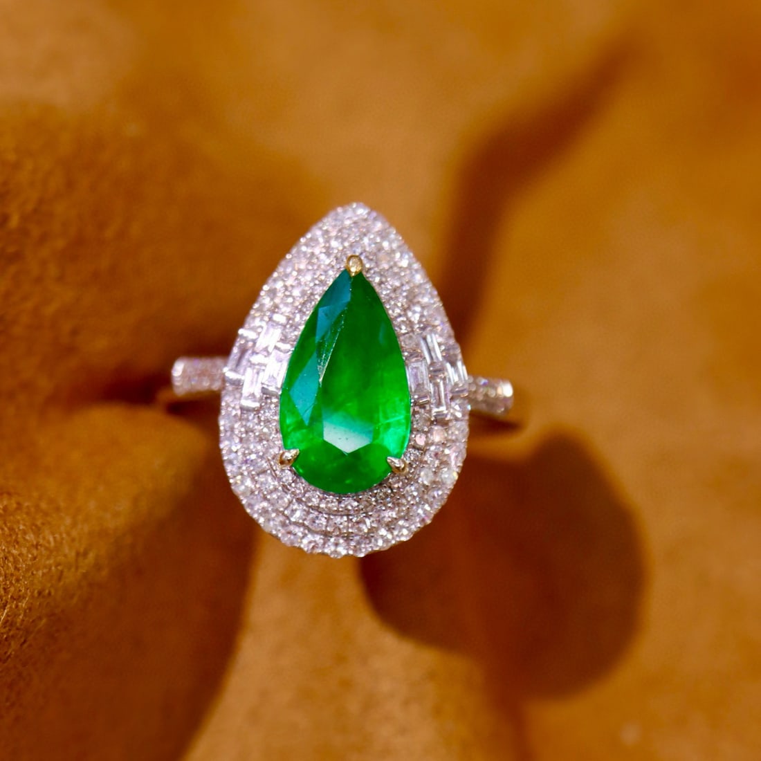 14k Gold 2.15 Ctw Vivid Green Natural Emerald & Diamond Ring - 4