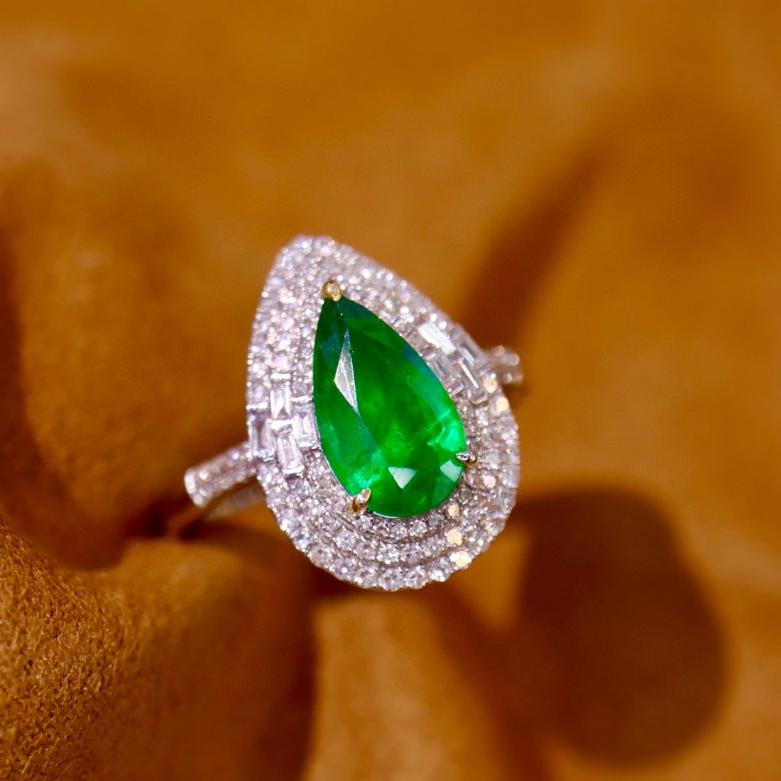 14k Gold 2.15 Ctw Vivid Green Natural Emerald & Diamond Ring - 5