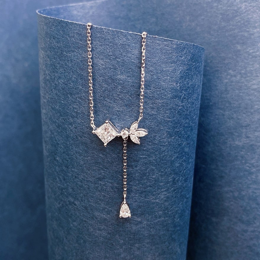 Gia Certified 14k Gold 0.50 Ct Natural F Vs2 Princess Diamond Necklace: Ref:230973052 // gold content:14k gold // main gemstone:diamond // certified:gia // shape:princess // carat weight:0. 50ct // clarity grade:vs2 // color:f // treatment:natural // // adjacent gemstone