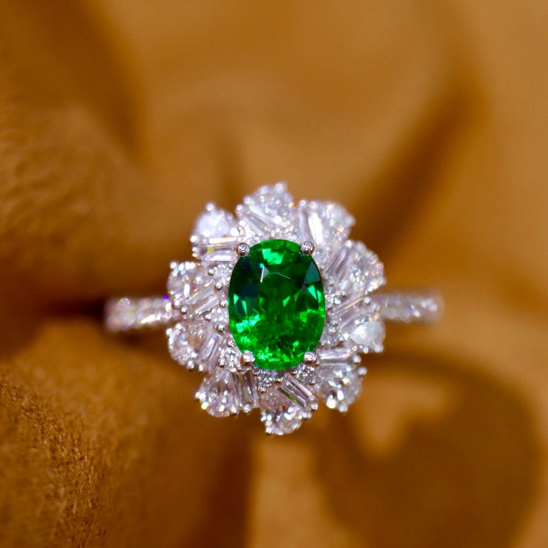 14k Gold 1.87 Ctw Vivid Green Natural Tsavorite & Diamond Ring - 3