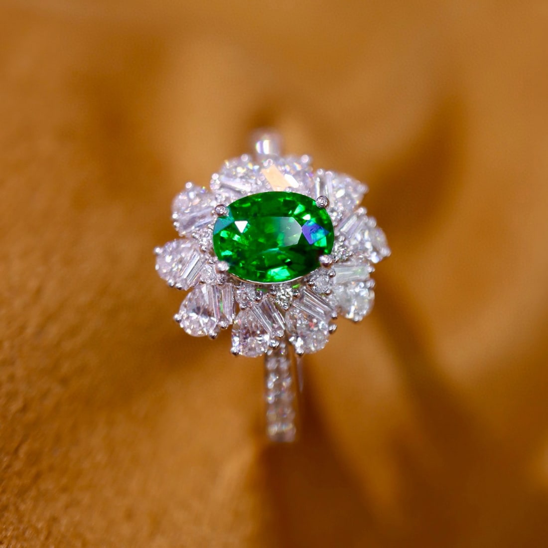 14k Gold 1.87 Ctw Vivid Green Natural Tsavorite & Diamond Ring - 4