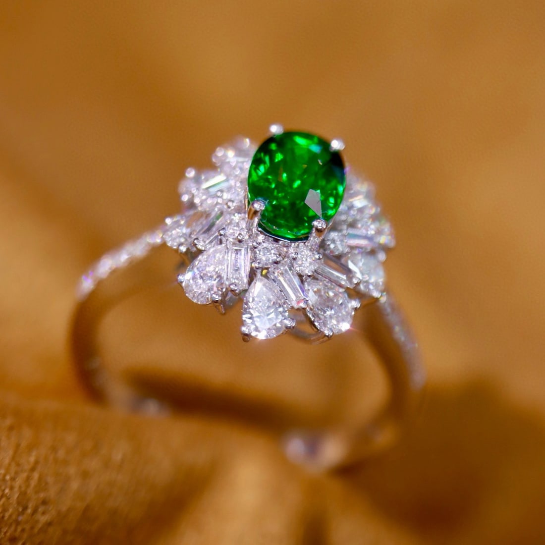 14k Gold 1.87 Ctw Vivid Green Natural Tsavorite & Diamond Ring - 5
