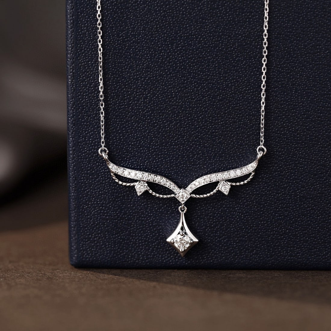 14k Gold 0.27 Ct Natural H Diamond Necklace: Ref:230973170 // gold content:14k gold // main gemstone:diamond // shape:round // carat weight:0. 27ct // clarity grade:vs-si // color:h // treatment:natural // cut grade:g // Condition: New High