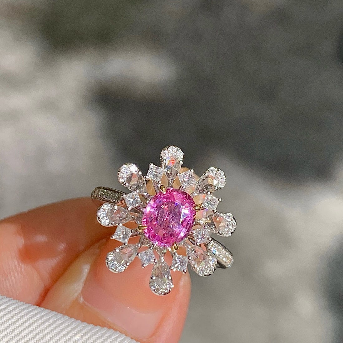 14k Gold 1.94 Ctw Natural Padparadscha Sapphire & Diamond Ring: Ref:230973082 // gold content:14k gold // ring size:7. 25us // // main gemstone:padparadscha sapphire // shape:oval // carat weight:1. 08ct // color:orangish pink // treatment:natural // // adjacent