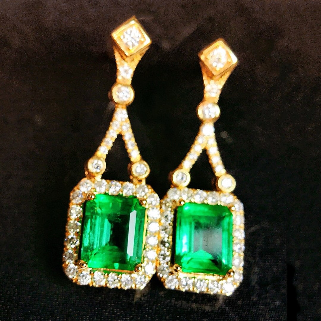 14k Gold 1.46 Ctw Natural Emerald & Diamond Earrings: Ref:230973097 // gold content:14k gold // main gemstone:emerald // shape:octagonal // carat weight:1. 12ct // color:green // treatment:natural // // adjacent gemstone 2 : diamond // shape:round //