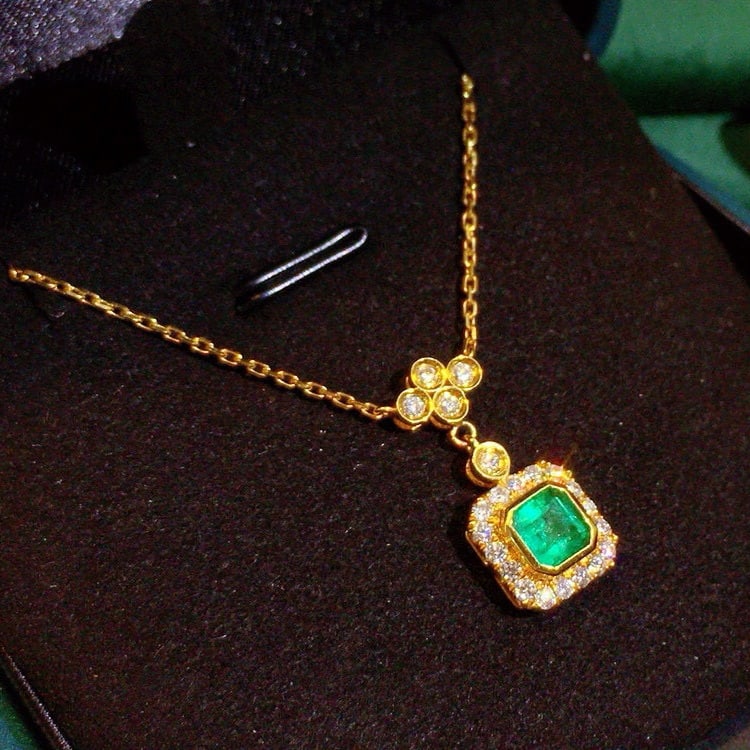 14k Gold 0.86 Ctw Natural Emerald & Diamond Necklace - 4