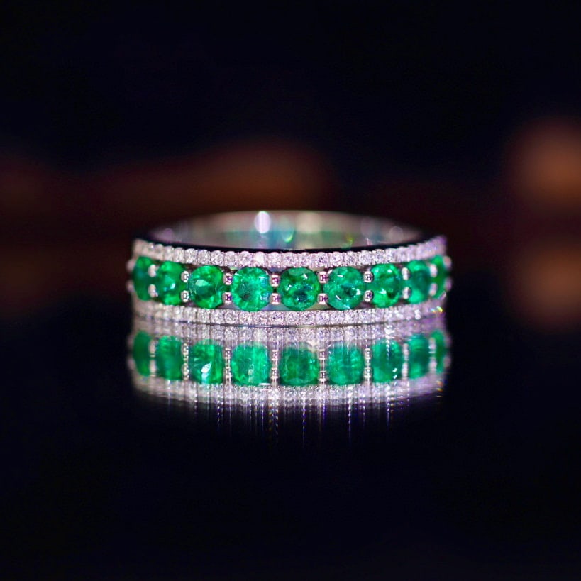 14k Gold 0.80 Ctw Natural Emerald & Diamond Ring: Ref:230973129 // gold content:14k gold // ring size:7. 25us // // main gemstone:emerald // shape:round // carat weight:0. 63ct // color:green // treatment:natural // cut grade:g // // adjacent
