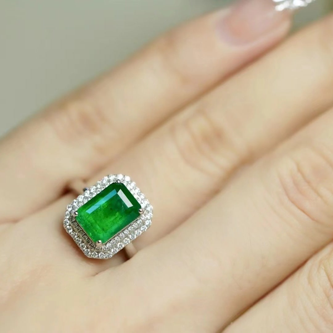 14k Gold 2.75 Ct Vivid Green Natural Emerald & Diamond Ring - 4