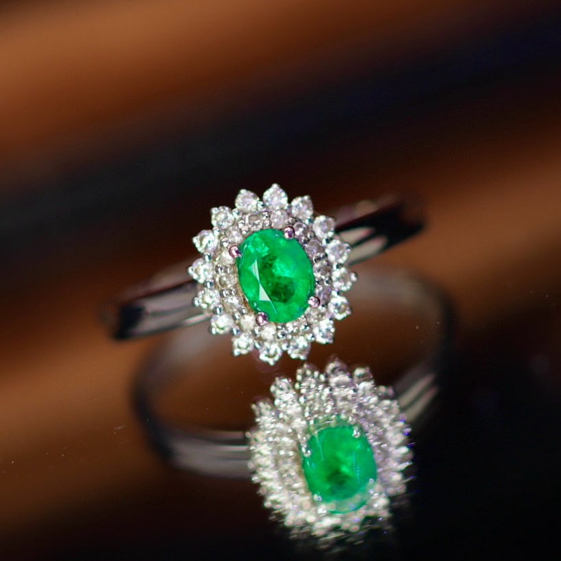 14k Gold 0.4 Ct Vivid Green Natural Emerald & Diamond Ring - 2