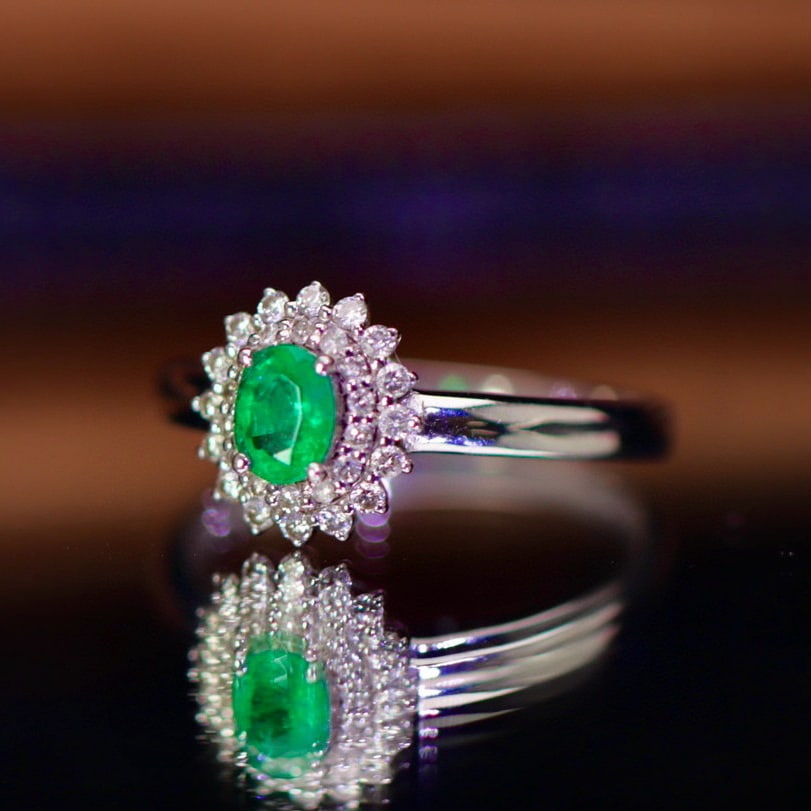 14k Gold 0.4 Ct Vivid Green Natural Emerald & Diamond Ring - 3