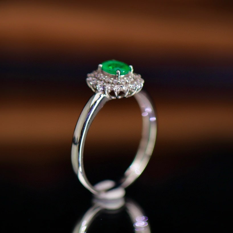 14k Gold 0.4 Ct Vivid Green Natural Emerald & Diamond Ring - 4