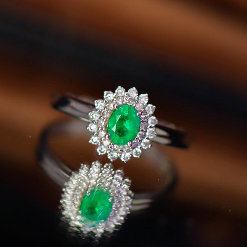 14k Gold 0.4 Ct Vivid Green Natural Emerald & Diamond Ring - 6