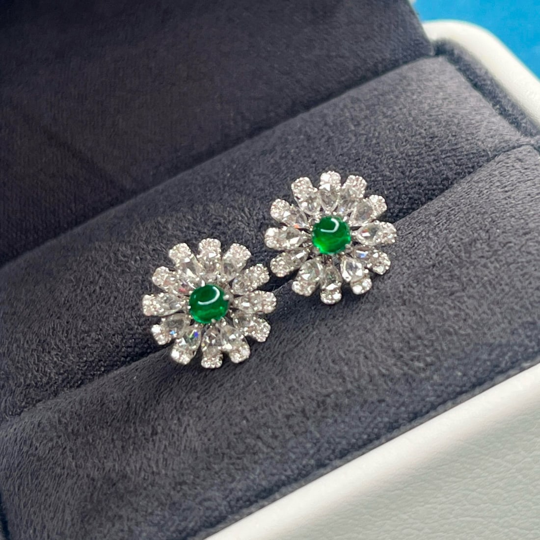 14k Gold 0.89 Ctw Vivid Green Natural Emerald & Diamond Earrings - 3