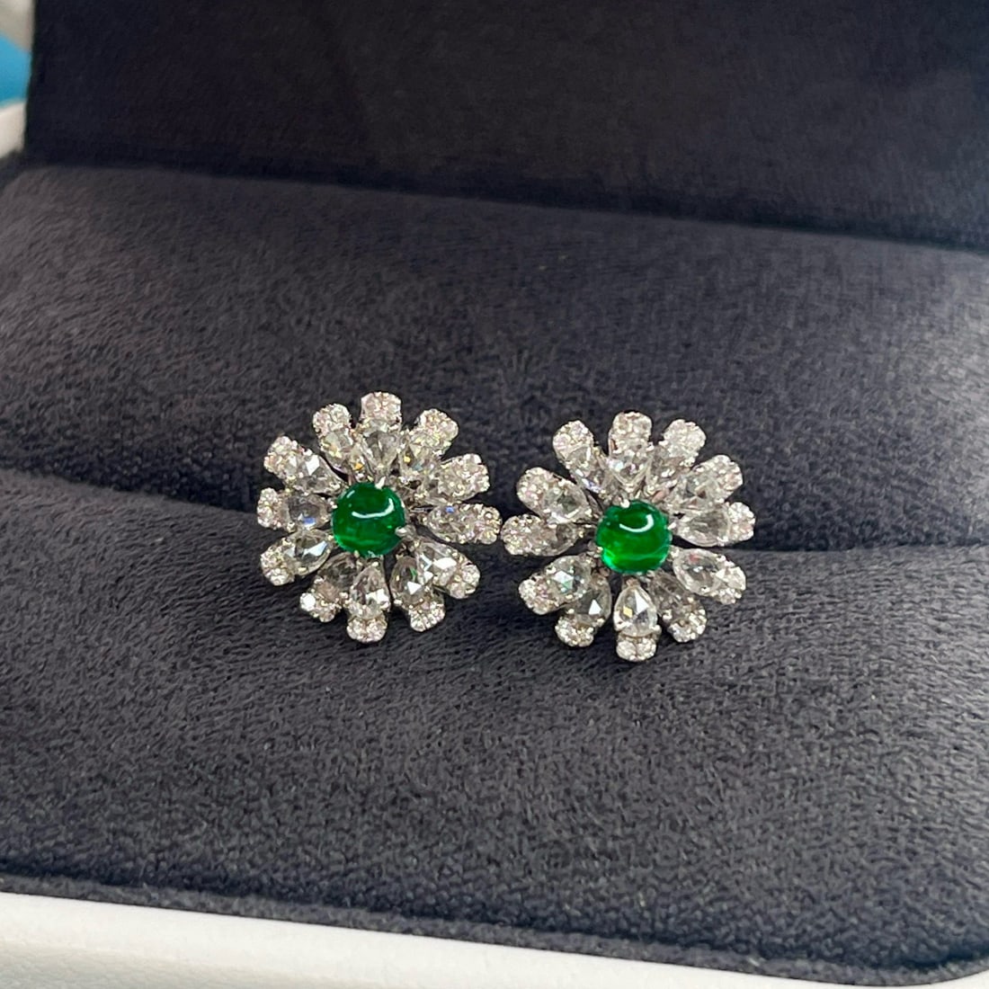 14k Gold 0.89 Ctw Vivid Green Natural Emerald & Diamond Earrings - 5