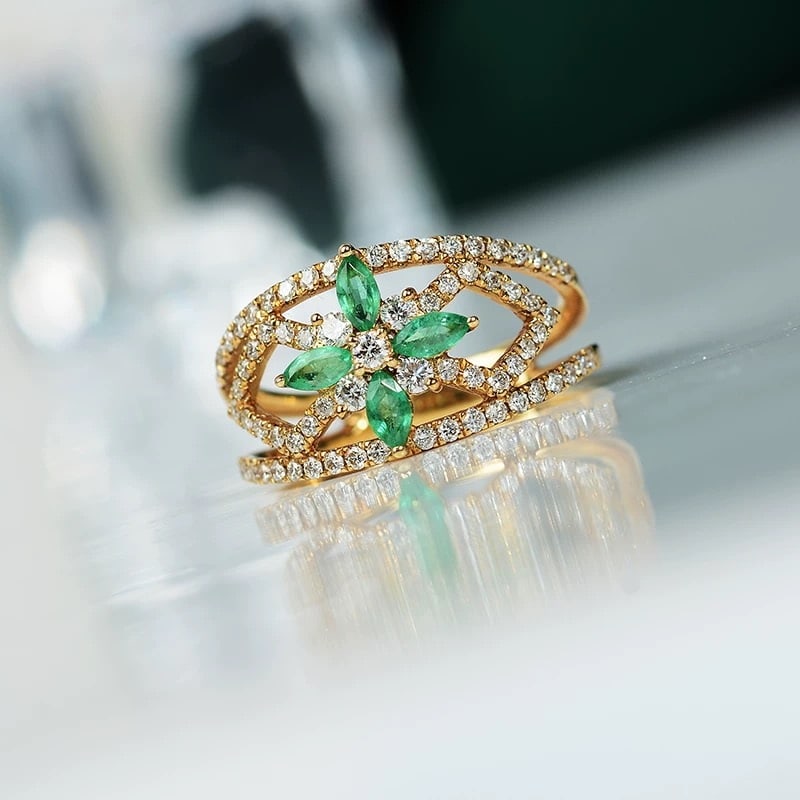 14k Gold 0.89 Ctw Natural Emerald & Diamond Ring - 2