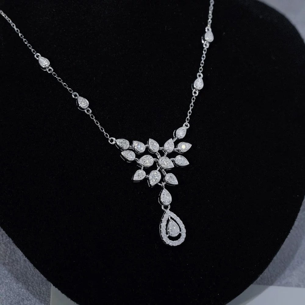 14k Gold 0.7 Ct Natural H Diamond Necklace: Ref:230973166 // gold content:14k gold // main gemstone:diamond // shape:round // carat weight:0. 7ct // clarity grade:vs-si // color:h // treatment:natural // cut grade:g // Low Estimate: 2600