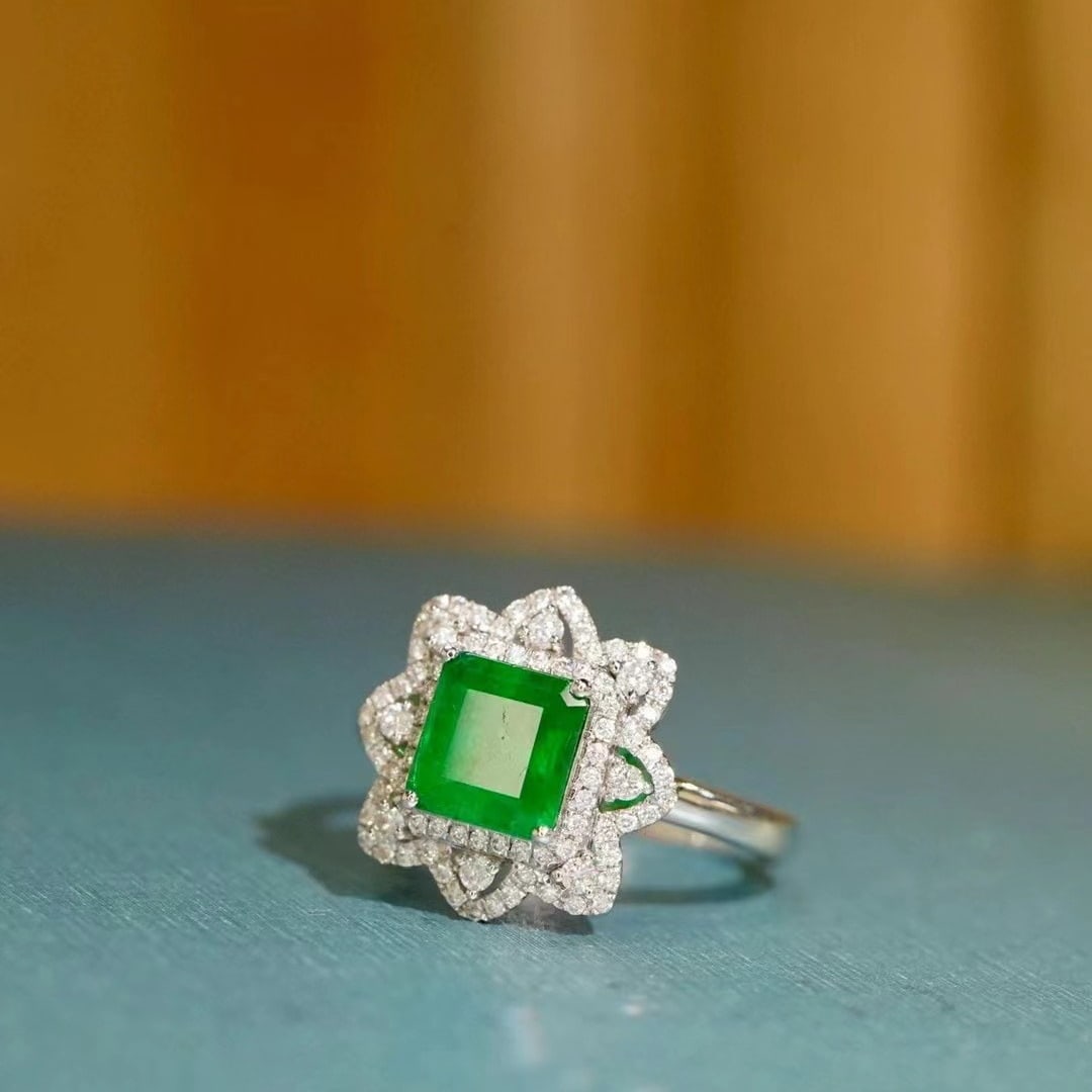 14k Gold 1.56 Ct Vivid Green Natural Emerald & Diamond Ring - 2