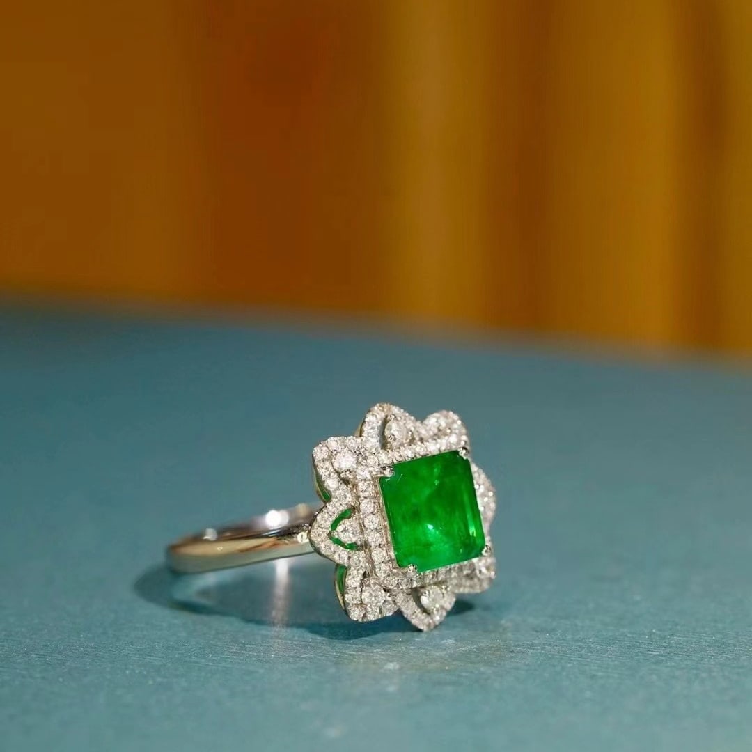 14k Gold 1.56 Ct Vivid Green Natural Emerald & Diamond Ring - 4