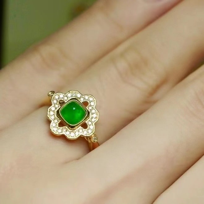 14k Gold 0.7 Ct Natural Emerald & Diamond Ring - 4