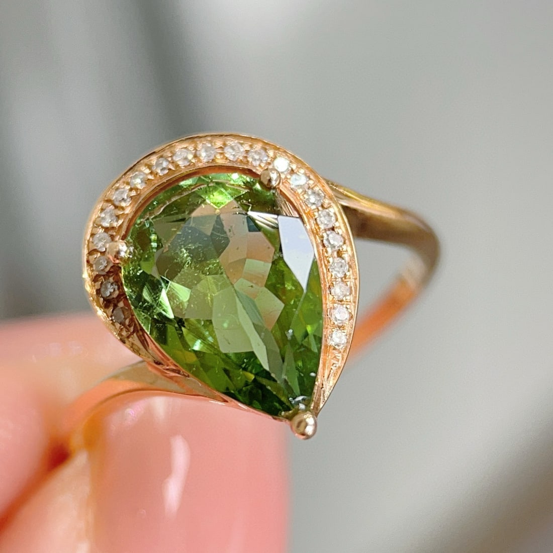 14k Gold 2.3 Ct Natural Tourmaline & Diamond Ring: Ref:230973236 // gold content:14k gold // ring size:7. 25us // // main gemstone:tourmaline // shape:pear // carat weight:2. 3ct // color:green // treatment:natural // // adjacent gemstone 2 : diamond