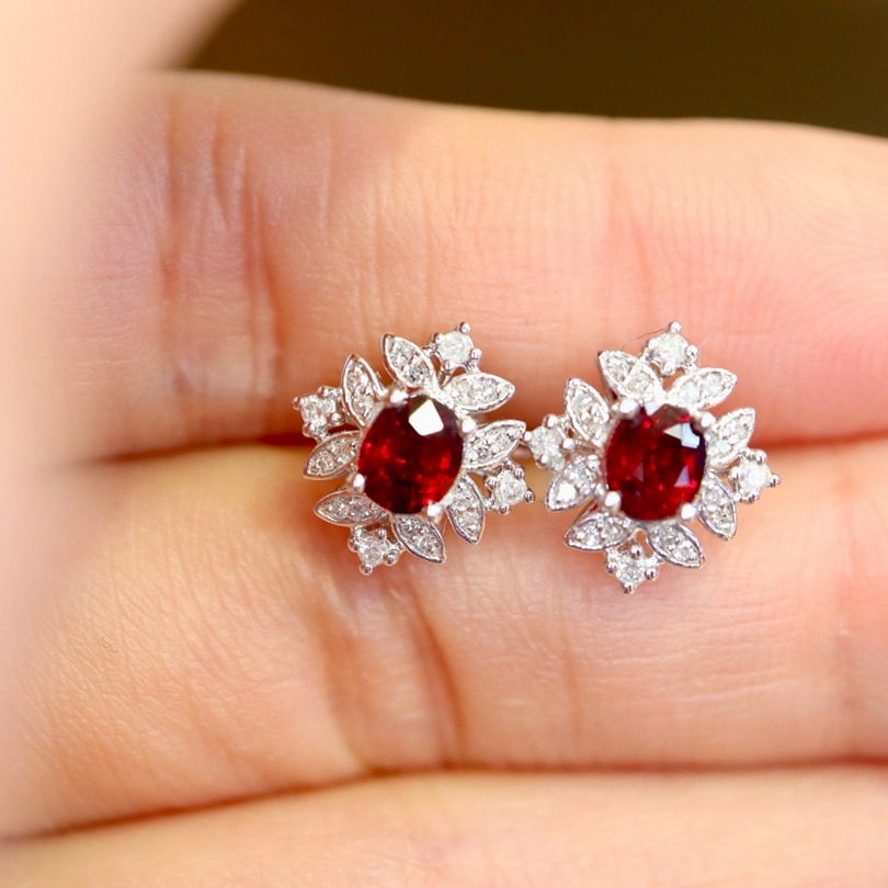 14k Gold 1.01 Ctw Natural Ruby & Diamond Earrings: Ref:230973211 // gold content:14k gold // main gemstone:ruby // shape:oval // carat weight:0. 86ct // color:pigeonblood red // treatment:natural // // adjacent gemstone 2 : diamond // shape:round //