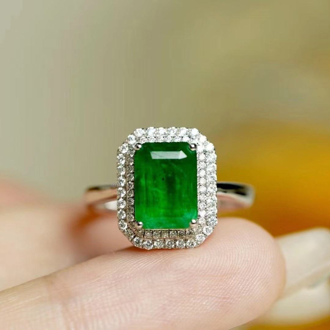 14k Gold 2.75 Ct Vivid Green Natural Emerald & Diamond Ring: Ref:230973210 // gold content:14k gold // ring size:7. 25us // // main gemstone:emerald // shape:octagonal // carat weight:2. 75ct // color:vivid green // treatment:natural // // adjacent gemstone 2