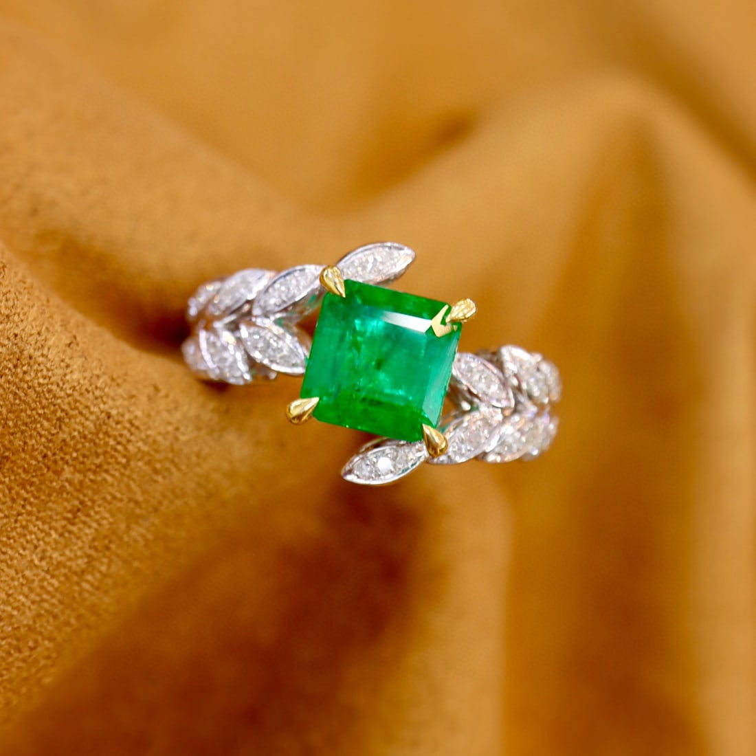 14k Gold 2.13 Ctw Vivid Green Natural Emerald & Diamond Ring: Ref:230973231 // gold content:14k gold // ring size:7. 25us // // main gemstone:emerald // shape:octagonal // carat weight:2. 0ct // color:vivid green // treatment:natural // // adjacent gemstone 2 :