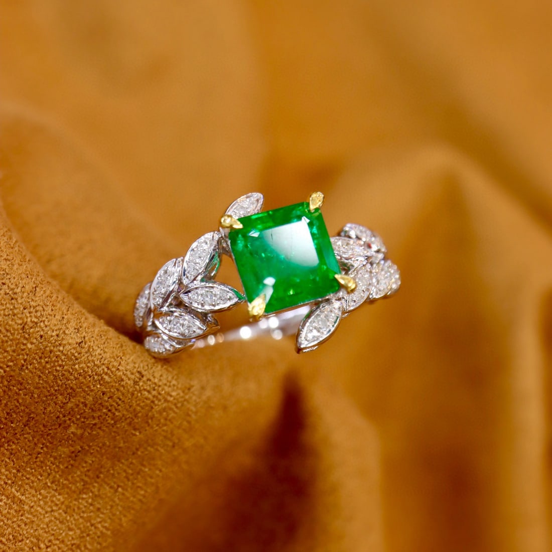 14k Gold 2.13 Ctw Vivid Green Natural Emerald & Diamond Ring - 2
