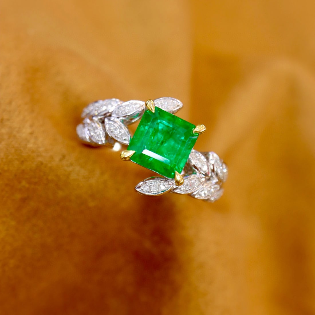 14k Gold 2.13 Ctw Vivid Green Natural Emerald & Diamond Ring - 3