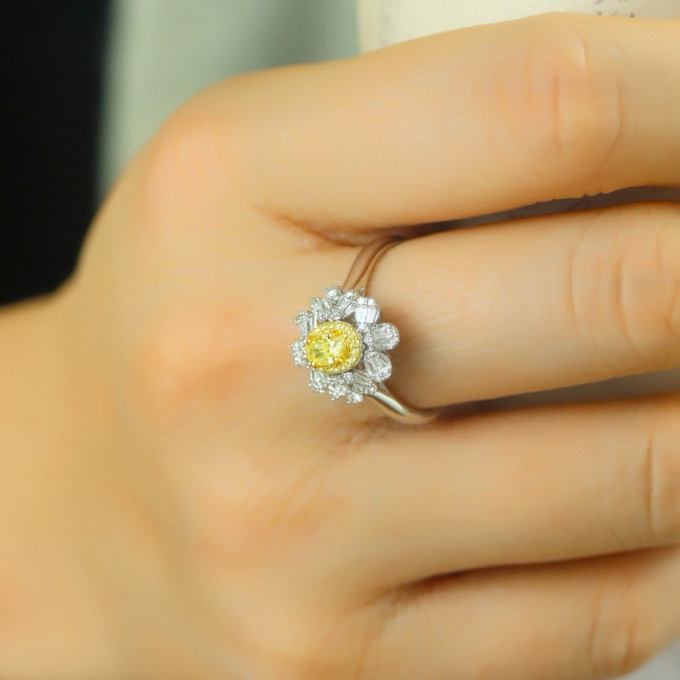 14k Gold 0.47 Ctw Natural Yellow Diamond & Diamond Ring - 4