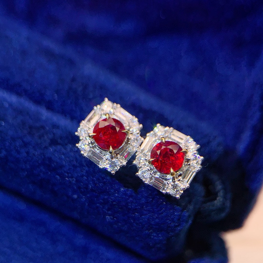 14k Gold 1.45 Ctw Natural Ruby & Diamond Earrings: Ref:230973254 // gold content:14k gold // main gemstone:ruby // shape:round // carat weight:0. 97ct // color:pigeonblood red // treatment:natural // cut grade:g // // adjacent gemstone 2 : diamond //