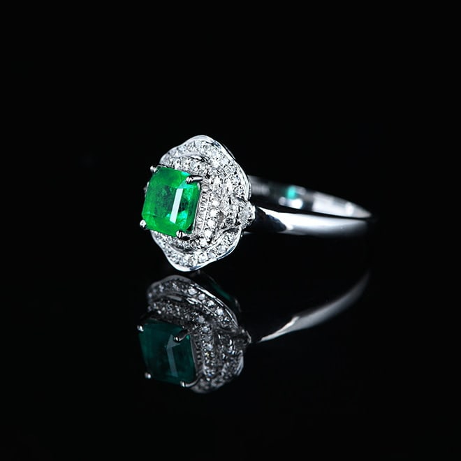 14k Gold 0.6 Ct Vivid Green Natural Emerald & Diamond Ring - 2